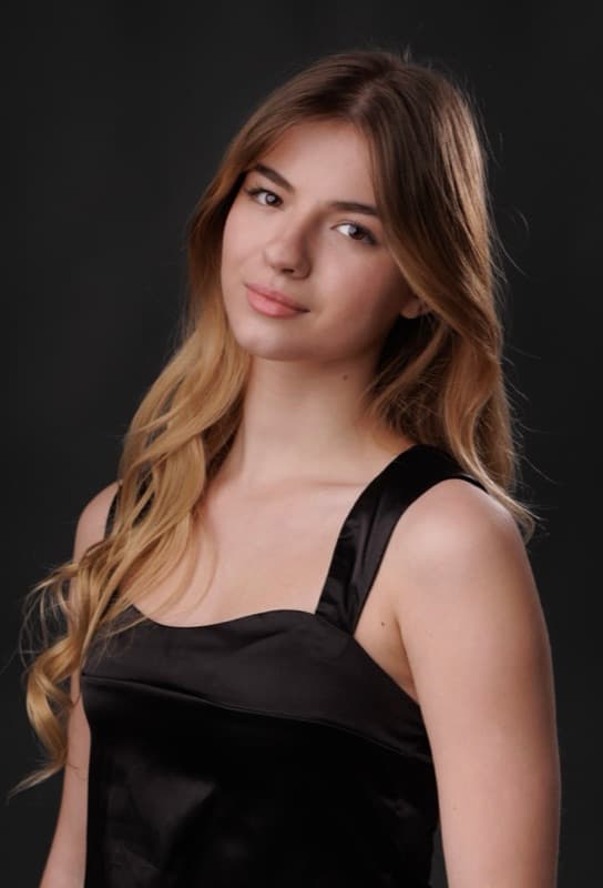 Meytal Mokhov, actor signed with Vanderwerff Talent, trained at Shiki Studios Toronto
